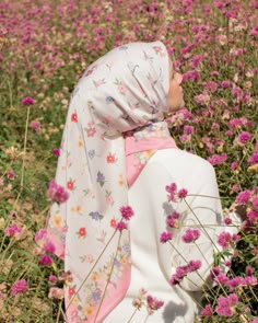 Lima Segi Sdn Bhd (@lima.segi) • Instagram photos and videos Hijab Pattern Design, Hijab Designs Pattern, Hijab Design Ideas, Hijab Printing Design, Hijab Catalog, Scarf Photoshoot, Floral Hijab, Hijab Vintage, Pattern Hijab