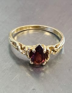 Wedding Rings Victorian, Gold And Red Ring, Garnet Ring Engagement, Rings Red Stone, Garnet Rings Vintage, Witchy Engagement Ring Gold, Gold And Garnet Ring, Emerald Antique Ring, Classic Teardrop Gemstone Rings