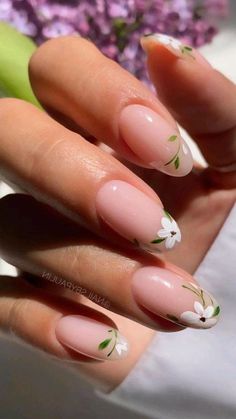 Floral Bride Nails, Flowers French Tip Nails, Nail Design Spring 2024, Flower Inspired Nails, Bridal Nails Floral, Simple Flower Design Nails, Floral Tip Nails, Nails Ideas Flowers, Flowers French Nails