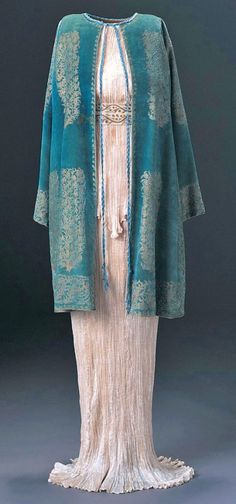 Delphos Dress, Mariano Fortuny, 1920 Fashion, Spanish Fashion, 20s Fashion, Velvet Coat, 1930s Fashion, Antique Clothing