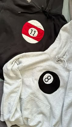 8 Ball Embroidery, Hoodie Stitching Ideas, Patchwork Hoodie Ideas, Diy Patchwork Hoodie, Embroidery Hoodie Ideas, Diy Hoodie Design, Hoodie Embroidery Ideas, Patch Work Hoodie, Diy Sweatshirt Ideas