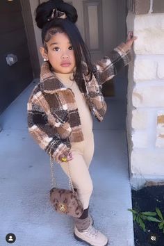 Toddler Girl Outfits Black Kids, Big Friend Group, Fun Outfit Ideas, Kids Outfits Daughters, Famous Youtuber, Dd Osama, Stylish Kids Outfits, Fashion Baby Girl Outfits