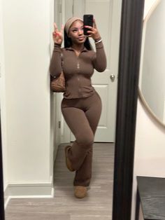 Basic Set Outfit, Matching Set Outfit Black Women, Crew Neck Sweatshirt Outfit Black Woman, Lounge Sets Aesthetic, Slim Thick Outfit Aesthetic, Coquette Outfit Black Woman, Lounge Outfits Black Women, Winter Fits Black Women, Baddie Fall Fits