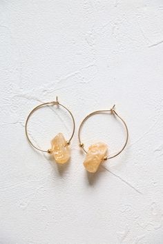 Raw crystal hoop earrings. Available in agate, amethyst, blue apatite, rose quartz, citrine, prehnite, blue kyanite, yellow apatite, blue apatite, red rutilated quartz, black tourmaline, green aventurine, lapiz lazuli, white quartz, dark amethyst, white turquoise. Each crystal is about 10-15mm, cut in raw shape, non polished. Earring size: Hoop 25mm dia. Please kindly understand that every crystal is natural and they are not perfect, but they are both gorgeous. I will send the crystal to you ran Yellow Apatite, Raw Crystal Earrings, Hoop Earrings Diy, Raw Quartz Necklace, Crystal Quartz Earrings, Dark Amethyst, Cotton Jewelry, Carnelian Necklace, Natural Stone Earrings