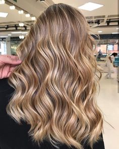 Blonde Hair With Bronze Highlights, Light Brown Full Highlights, Blond Highlights With Lowlights, Dorty Blonde Hair With Blonde Highlights, Very Highlighted Hair, Caramel Balayage On Dirty Blonde Hair, Hide White Hair With Highlights, Honey Blonde Hair On Brunette, Carmel Highlights On Dirty Blonde