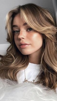 hairstyles video - hairstyle black - hairstyle how to - hairstyles how to Honey Brown Hair With Curtain Bangs, Brown Hair With Blonde Highlights Bangs, Cute Curtain Bangs, Blonde Hair Tips, Different Hair Lengths, Teen Haircuts, Teen Girl Haircut, Hairstyle Black, Hair Tips And Tricks