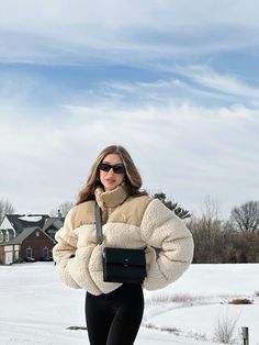 Snow Outfit Ideas For Women, Nyc Winter Outfits Cold Weather Snow, Park Winter Outfit, Kashmir Outfit Ideas, Cold Winter Outfits Snow, Snow Outfit Inspo, Snow Outfit Ideas, Snow Ootd, Winter Vest Outfits