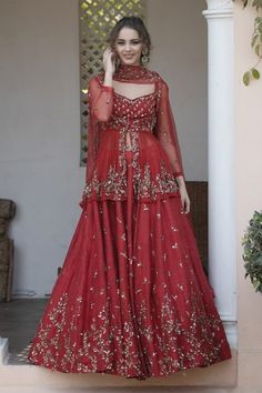 Beautiful Lengha Design, Lehenga Blouse Designs Long, Paplon Design Lehenga, Long Blouse For Lehenga, Long Blouse Designs For Lehenga Choli, Indian Dresses To Wear To A Wedding, Long Choli Blouse Design, Roka Outfits For Bride, Pakistani Lehenga Designs