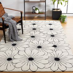 SAFAVIEH Soho SOH768B Handmade Ivory / Black Rug Image 1 Adu Ideas, Studio Rug, Viscose Rug, Rug Colors, Modern Contemporary Style, Ivory Area Rug, Black And White Floral, Black Area Rugs, Ivory Rug