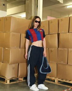 Party Sport Outfit, Soccer Shirts Outfits, Blackcore Outfit Football, Outfit With Jersey Football, Football Tee Outfit, Barcelona Shirt Outfits, Football Shirts Outfit, Retro Football Shirts Outfit, Football Tshirt Outfits