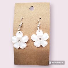 Very Beautiful White Flower Earrings White Flower Earrings, White Flower Earring, Earrings Color, White Flower, Flower Earrings, White Flowers, Color White, Jewelry Earrings, Women Jewelry