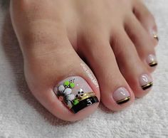 Flower Toe Nails, First Tattoo Ideas, Simple Toe Nails, Pedicure Designs Toenails, Pedicure Nail Designs, Gel Toe Nails, Pretty Toe Nails, Summer Toe Nails, Pedicure Designs