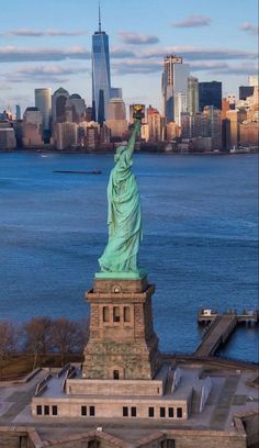 the statue of liberty in new york city