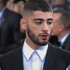 Hairstyles Zayn, Zayn Malik Hairstyle, Zayn Malik Style, Buzz Cut Hairstyles, Zayn Malik Photos, Beard Styles Short, Zayn Malik Pics, Wavy Hair Men