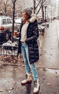 Beautiful women fashion outfits with snow boots. #womensnowboots Boho Winter Outfits, Trendy Outfits Winter, Snow Outfit