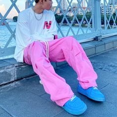 Pink Pants For Men, Cargo Pants Outfit Heels, Pastel Aesthetic Outfit Men, Fruity Outfits, Pink Cargo Pants Outfits, Baggy Outfits Men, Creative Pants, Pink Jeans Outfit, Pants Runway