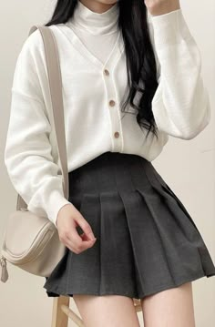 For School Outfits, School Outfits Ideas, Winter Outfits Korean, Outfit Ideas Everyday, Outfit Ideas For School, Outfit Ideas Winter, Dressing Ideas, Sixth Form, Outfits For School