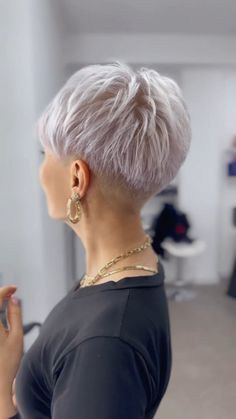 Pixie Haircut Hairstyles, Short Haircuts Fine Hair, Pixie Cut Short, Bishkek Kyrgyzstan, Short Textured Hair, Edgy Pixie