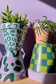 patterned plant pots Plant Holder Painting Ideas, Garden Pot Painting Ideas, Painting A Pot, Colourful Plant Pots, Plant Pot Designs Paint, Decorating Pots For Plants, Painted Plant Pot Ideas, Funky Plant Pots, Cute Plant Pot Designs