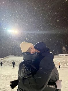 Couple Winter, Winter Couple, Christmas Couples, This Kind Of Love, Couples Christmas, Snow Pictures, Ugly Love, Teenage Love, Love Winter