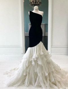 Amazing Dresses Gowns, Skirts Design Ideas, Glamour Dresses Elegant, Prom Dresses One Shoulder, Black And White Gown, Fancy Clothes, Long Evening Dress, Dress With Ruffles, Cheap Bridesmaid Dresses