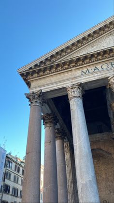 an old building with columns and the word roma on it