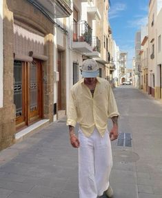 Beach Club Outfit Men, European Summer Men, Men Linen Outfit Summer, European Mens Fashion, Yellow Shirt Outfit, Swaggy Fits, Vacation Outfits Men, Spiritual Fashion, Europe Travel Outfits