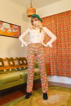 Our amazing in-house Miracle Eye Marigold fabric, in beautiful pant form! These babies are compliment machines! ✿   FEATURES ☟ High-rise waist with baby-bell fit Form-fitting at waist & hip, makes your booty look A+ 100% sustainable; Made with vintage deadstock stretch-cotton twill originally destined for a landfil Vintage 60s Aesthetic, 70s Fashion Editorial, Miracle Eye, 60s Aesthetic, Flower Pants, 70s Inspired Fashion, Look Retro, Pants Outfits, Kick Flares