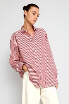 Red Striped Blouse Outfit, Red Striped Button Up Outfit, Strip Shirts Women Outfit, Poplin Outfit, Red Shirt Outfits Women Casual, Red Button Down Shirt Outfit, Red And White Striped Shirt Outfit, Red Button Up Shirt Outfit