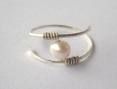 Wire Wrapped Pearl, Hammered Silver Jewelry, Wire Jewelry Rings, Diy Jewelry Rings, Silver Jewelry Diy, Fine Silver Jewelry, Silver Jewelry Design