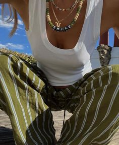 #green #outfit Valentina Muntoni, Surfergirl Style, Sweater Outfits Men, Back To School Outfit, Inspo Outfit, Fall Fashion Outfits, School Outfit, Look Chic