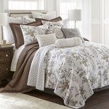 the comforter is made up and ready to be used in this bedding set