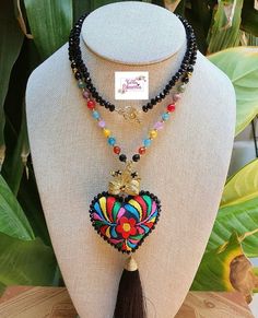 Bead Embroidery Necklace, Paper Beads Tutorial, Sacred Jewelry, Embroidery Lessons, Embroidery Hearts, Exotic Jewelry, Felt Beads, Diy Embroidery Designs, Wrist Jewelry