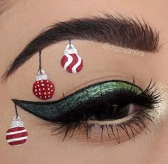 Christmas Makeup Looks Simple, Christmas Eyeliner, Creative Christmas Makeup, Eyeliner Creative, Simple Christmas Makeup, Makeup Looks Christmas, Makeup Ideas Christmas, Grinch Makeup, Reindeer Makeup