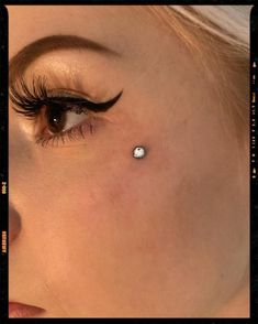 Microdermal Piercing - Piercing Idea Piercing On Cheekbone, Simple Face Piercings, Face Cheek Piercing, Anti Brow Piercing Aesthetic, Dermal Piercing Face Cheek, Eyebrow Dermal Piercing, Upper Cheek Piercing, Microdermal Piercing Face Anti Eyebrow, Anti Eyebrow Piercing Dermal