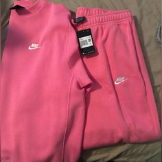 Men’s Pink Nike Sweatsuit. Sweater Xl Pants Xl Nike Pink Tracksuit, Nike Pink Sweatpants, Nike Sweatpants Set, Nike Sweat Sets Women, Nike Sweat Sets, Women’s Tracksuit, Nike Sets Women, Ensemble Nike Rose, Nike Tech Rose