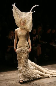 Lee Alexander Mcqueen, Camilla Belle, Alexander Mcqueen Dresses, Savage Beauty, Alexander Mcqueen Fashion, Mcqueen Fashion, Couture Mode, Mode Inspiration, Costume Design