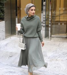 Apostolic Dresses, Winter Streetstyle, Monday Coffee, Hijabi Style, Modesty Fashion, Casual Hijab