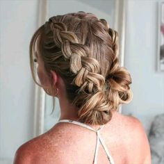 Missy Sue [Video] | Easy hairstyles, Short hair styles, Curly hair styles Missy Sue, Double Dutch Braid, Hairstyle Tutorials, Haircut Styles, روتين العناية بالبشرة, Penteado Cabelo Curto, Braided Bun