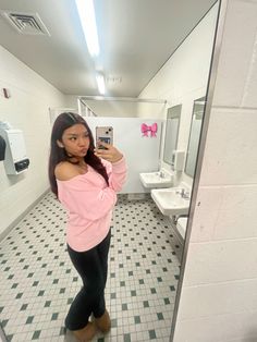 Pink latina outfit inspo school outfit baddie coquette uggs winter outfir latina makeup pink iphone flared leggings Outfit Inspo School, Outfit Baddie, Latina Outfit, Latina Makeup, Flared Leggings, Pink Iphone, Flare Leggings, School Outfit, Leggings