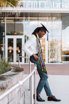 UCF graduate outside of the library. Graduation photos. Library. Graduation Pose Ideas Men, Sports Graduation Pictures, Graduation Pics Ideas For Guys, Graduation Photoshoot For Men, Graduation Outfit Ideas University Men, Graduation Photoshoot Guys, Mens Graduation Poses, Graduation Pics Men, Graduation Shoot Ideas Men