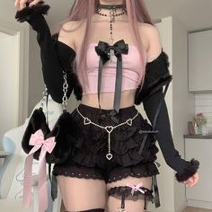 Waist Garter Outfit, Black Skirt Kawaii Outfit, Harajuku Dress Outfit, Cute Outfits Harajuku, Gothic Cute Aesthetic, Pink Top With Black Skirt, Can Top Jewelry, Alt Cute Outfits, Bloomers Under Mini Skirt