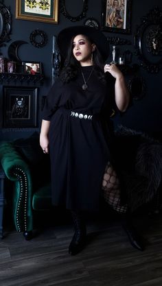 Plus Size Witch Fashion, Modern Witch Aesthetic Outfit, Plus Size Goth Outfits, Plus Size Witchy Outfits, Plus Size Witch, Poc Goth, Modern Witch Fashion, Witch Outfits, Tie Belts