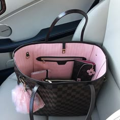 Louis Vuitton Monogram Neverfull, Handbag Trends, Louis Vuitton Neverfull Monogram, Monogram Neverfull, Chanel Cruise, Atelier Versace