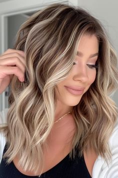 Cute Hairstyles With Highlights, Ashy Blonde Hair With Lowlights Balayage, Semi Blonde Hair Highlights, Blond Carmel Hair, Hilite Lowlite Blonde, Brown To Blonde Hair Color Ideas, Sandy Hair With Highlights, Natural Blonde Highlights Balayage, Hair Color For Pregnant Women