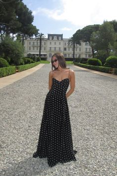 wedding dress guest ideas Chic European Outfits, Maxi Sundress Outfit, 24 Aesthetic, Long Robes, Shoulder Strap Dress, A Line Long Dress, Strapless Long Dress, Polka Dot Maxi Dresses, Paris Outfits