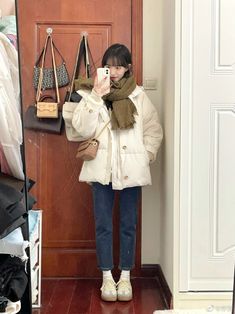 Korean Winter Outfits 2023, Winter Ootd Korean, Winter Outfit Asian, Winter Fashion Outfits Korean, Korean Cold Outfits, Korea Fashion Winter, Winter Korean Outfits, Winter Outfit Korean, Stylish Outfits For Winter