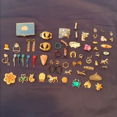 there are many different types of jewelry on the table, including earrings and brooches