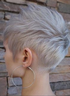 A women's lifestyle destination dedicated to style, entertainment, love, and living beautifully. Short Grey Hair Over 50, Pixie-cut Lang, Grey Hair Over 50, Longer Pixie Haircut, Hair Over 50, Cool Blonde Hair, Long Pixie Cuts, Modern Haircuts, Short Grey Hair