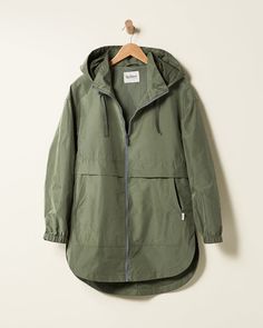 Green Rain Jacket, Woman Coat, Spring Showers, Streetwear Jackets, Rain Jacket Women, Long Parka, Hooded Parka, Mod Fashion